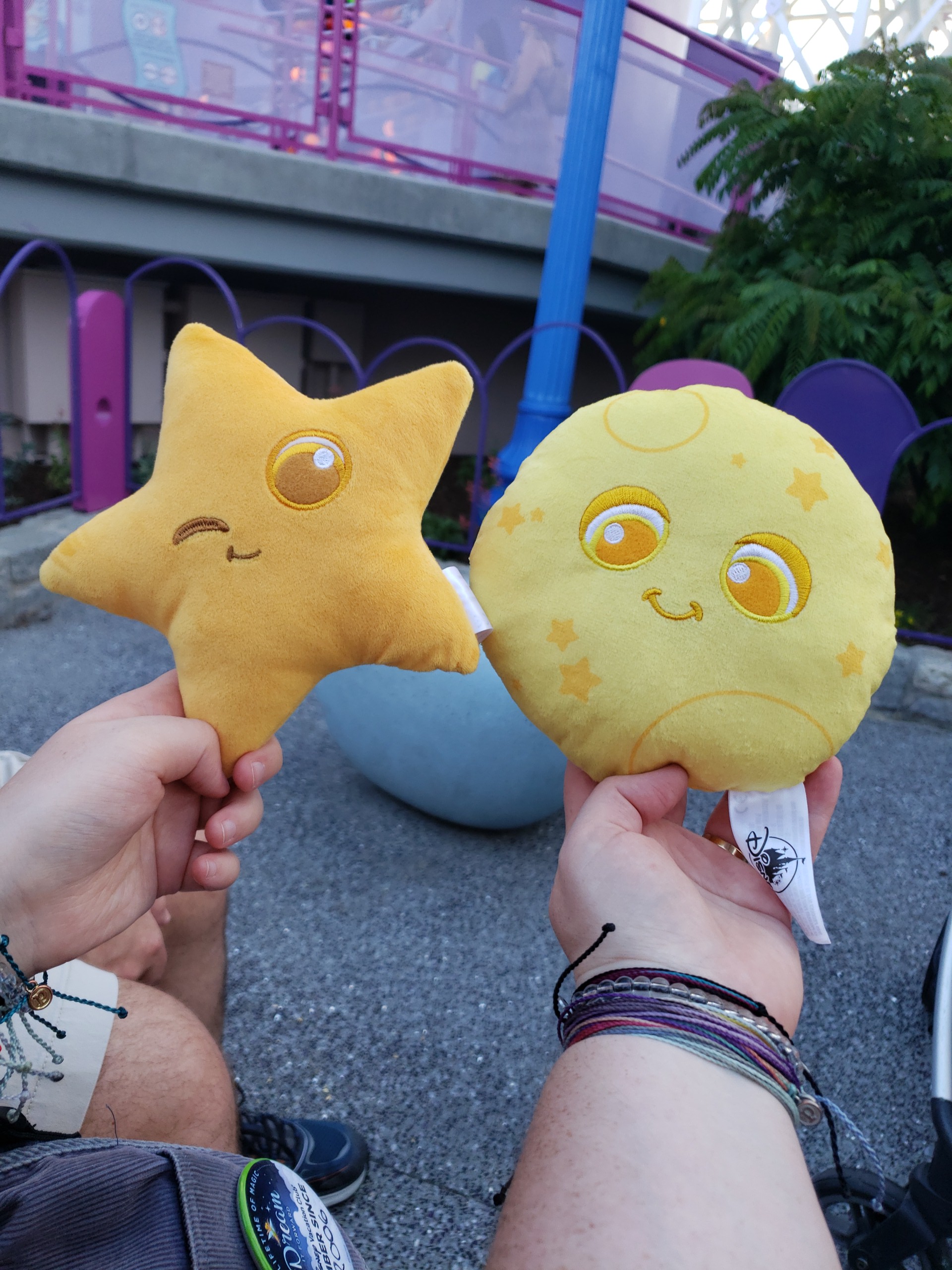 Stars from Pixar Pier "La Luna" game