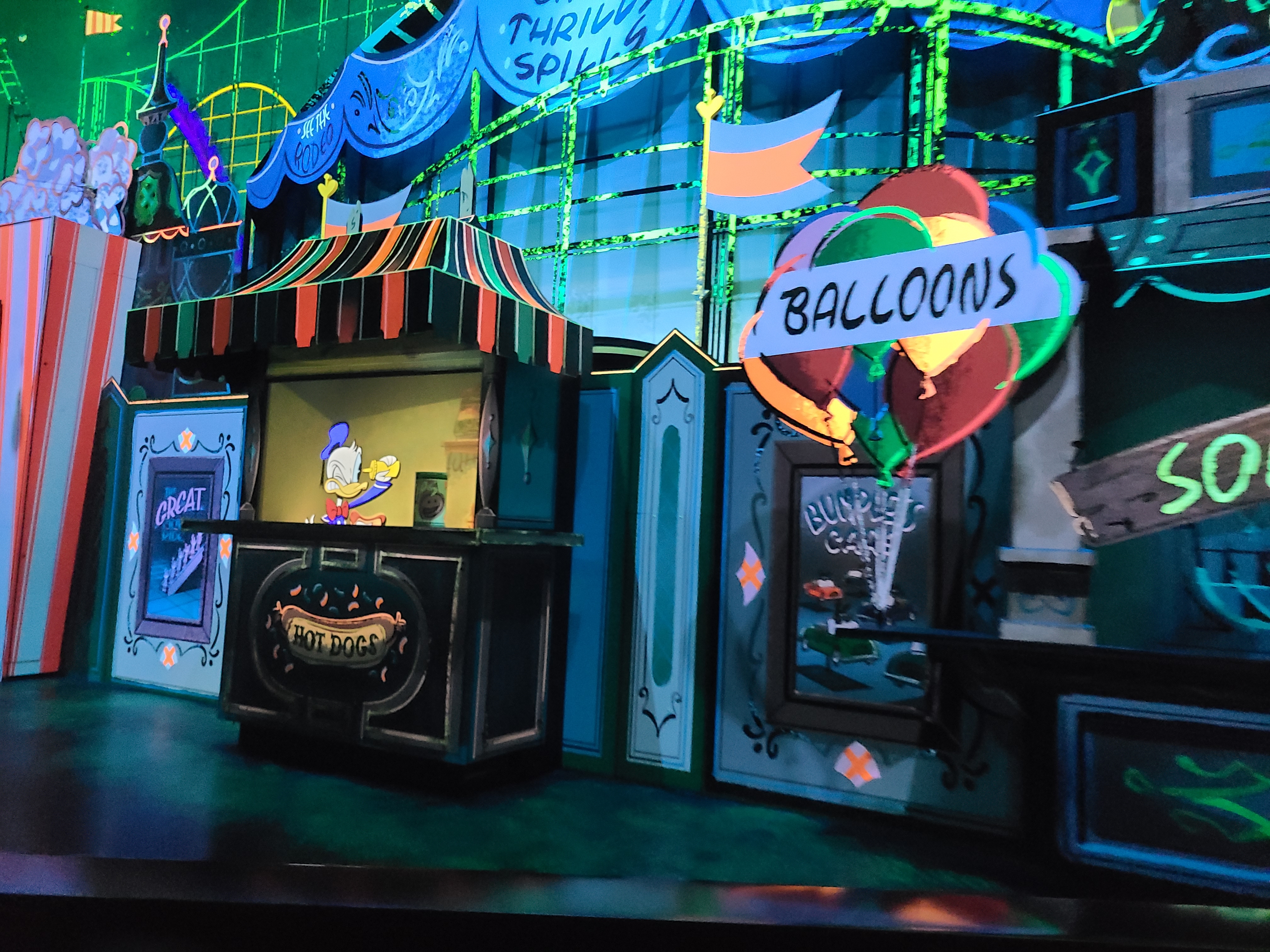 Mickey and Minnie's Runaway Railway scene